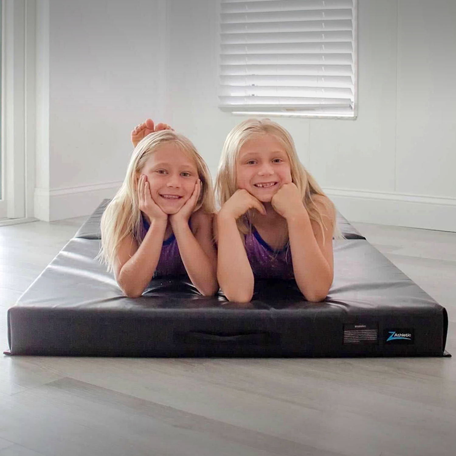 Z Athletic 6ft x 3ft x 4in Crash Landing Mat Z Athletic 6ft x 3ft x 4in Crash Landing Mat